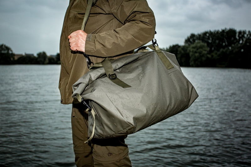 Carica immagine in Galleria Viewer, Trakker Downpour Roll-Up Carryall