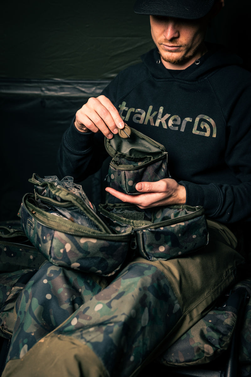 Laden Sie das Bild in Galerie -Viewer, Trakker NXC Camo PVA Pouch - Borsa Portaccessori Modulare per Carpfishing