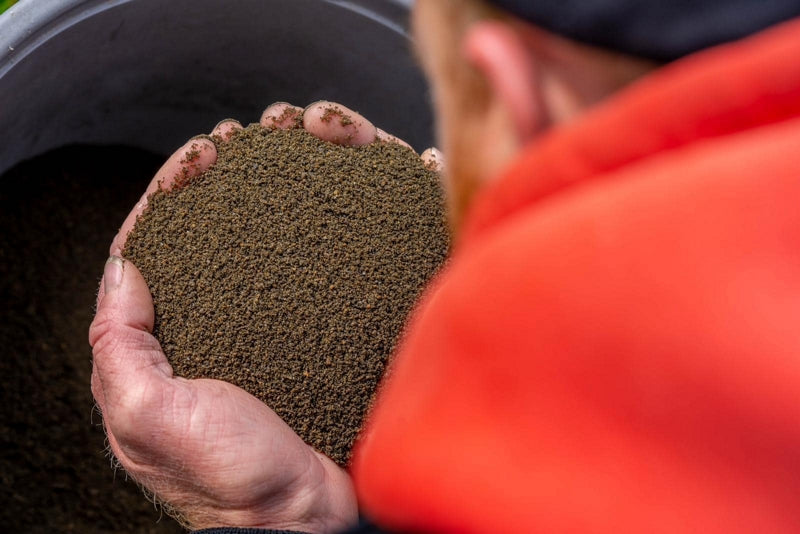 Laden Sie das Bild in Galerie -Viewer, Mainline Match Super Natural Dark (All Rounder Mix) 1kg