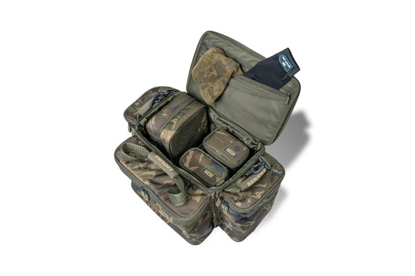 Laden Sie das Bild in Galerie -Viewer, Nash Subterfuge Carryall Medium 50L - Borsa da Carpfishing
