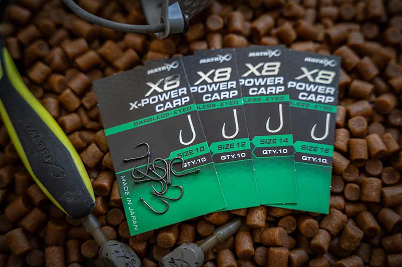 Load image into Gallery viewer, Matrix X8 - X-Power Carp Hooks Barbless Eyed