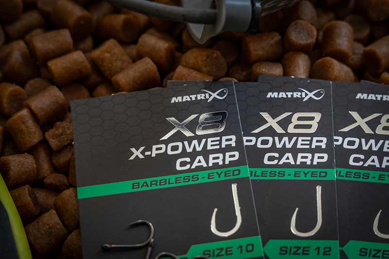 Load image into Gallery viewer, Matrix X8 - X-Power Carp Hooks Barbless Eyed