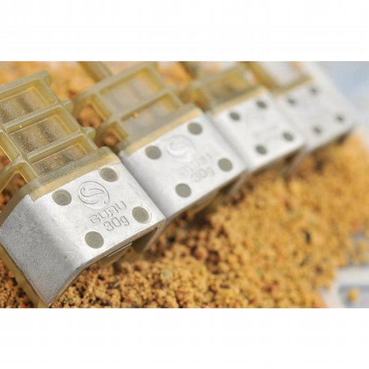 Guru - Cage Feeder