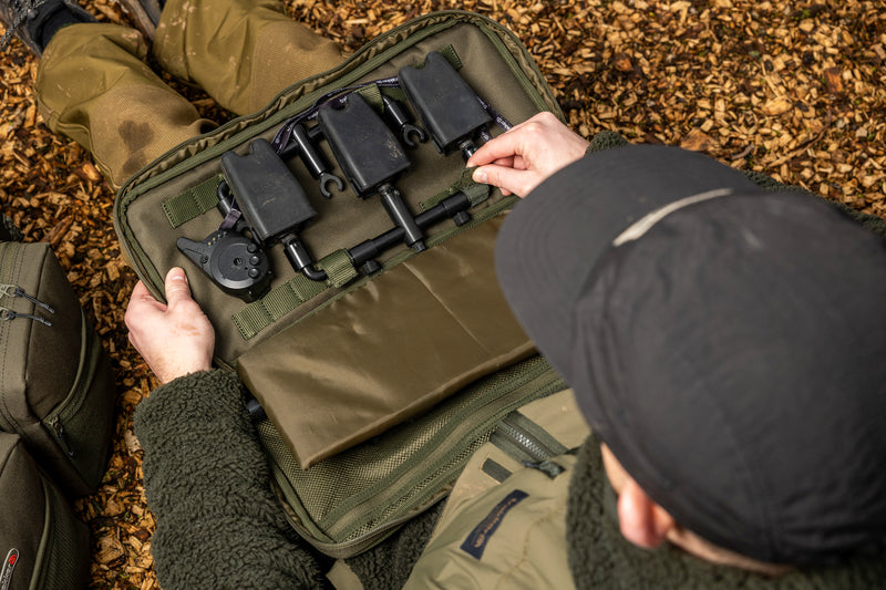 Carica immagine in Galleria Viewer, Trakker NXG Buzzer Bar Bag
