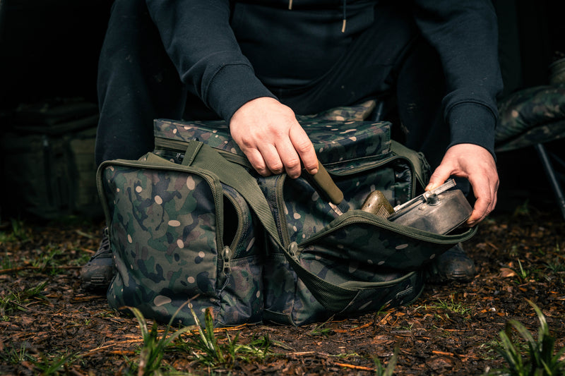 Carica immagine in Galleria Viewer, Trakker NXC Camo Chilla Session Food Bag - Borsa Termica Alimenti con Set Posate
