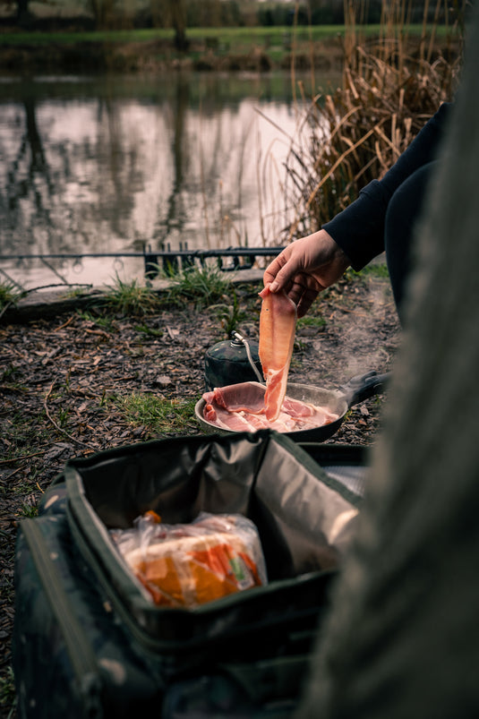 Trakker NXC Camo Chilla Session Food Bag - Borsa Termica Alimenti con Set Posate
