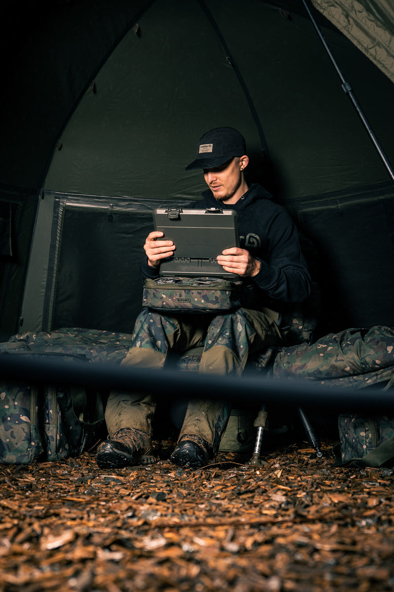 Carica immagine in Galleria Viewer, Trakker NXC Camo Rig-R Box - Stazione Montaggio Terminali con Vassoio Magnetico EVA
