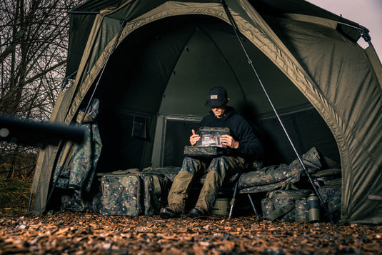 Trakker NXC Camo Rig-R Box - Stazione Montaggio Terminali con Vassoio Magnetico EVA