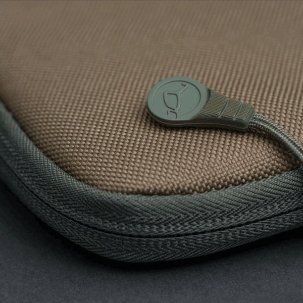 Carica immagine in Galleria Viewer, Korda Compac Tablet Bag
