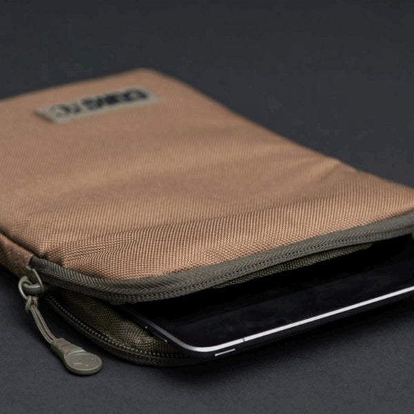 Carica immagine in Galleria Viewer, Korda Compac Tablet Bag

