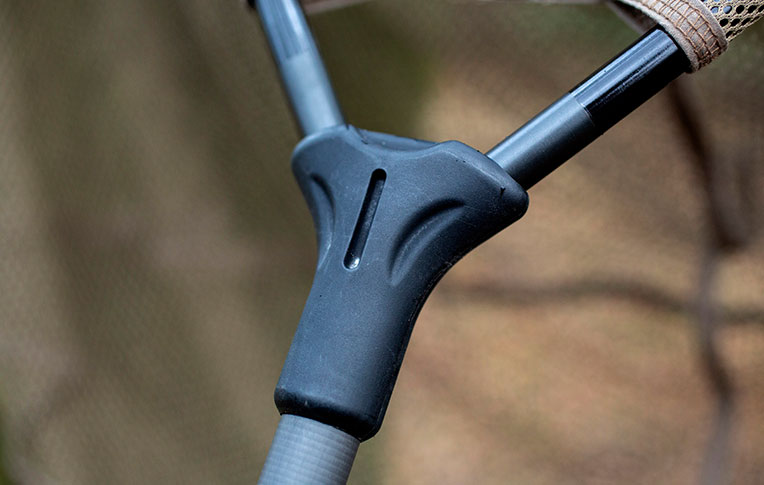 Carica immagine in Galleria Viewer, Trakker Sanctuary T3 Landing Net - 2 sezioni
