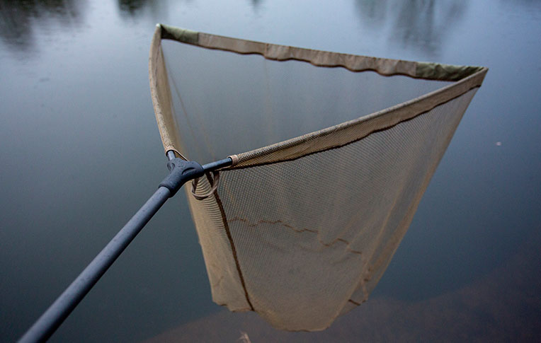 Carica immagine in Galleria Viewer, Trakker Sanctuary T3 Landing Net - 2 sezioni
