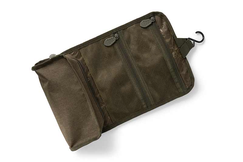 Carica immagine in Galleria Viewer, Fox Voyager® Roll Wash Bag
