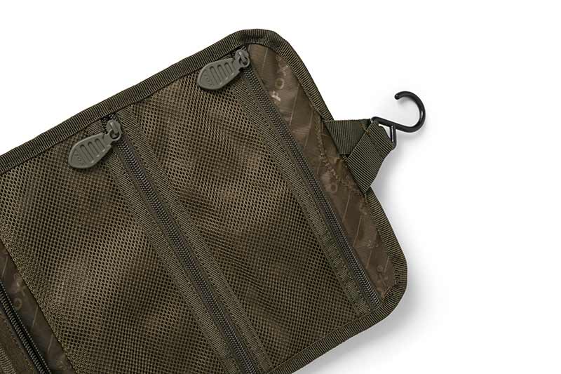 Carica immagine in Galleria Viewer, Fox Voyager® Roll Wash Bag
