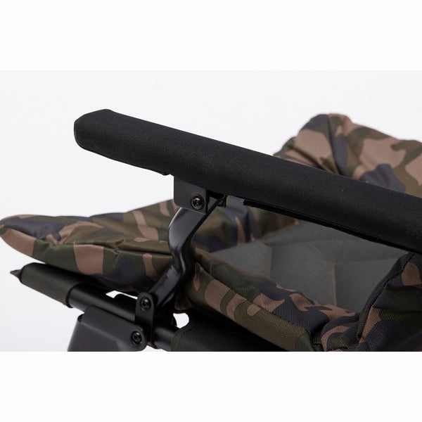 Carica immagine in Galleria Viewer, Prologic Avenger Comfort Camo Chair W/Armrests &amp; Covers 140kg
