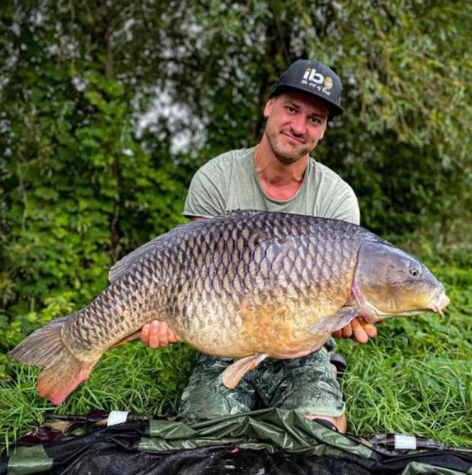 Carica immagine in Galleria Viewer, Ib T-Shirt &quot;Diagnosis Carpfisher&quot;
