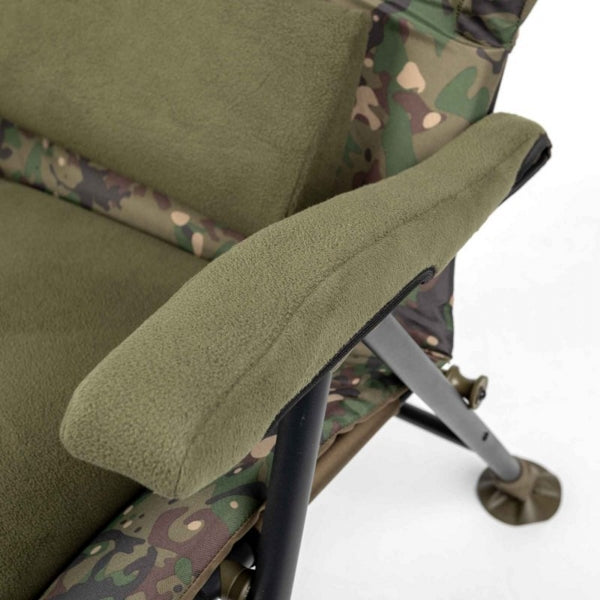 Carica immagine in Galleria Viewer, Trakker Levelite Camo Longback Recliner Chair
