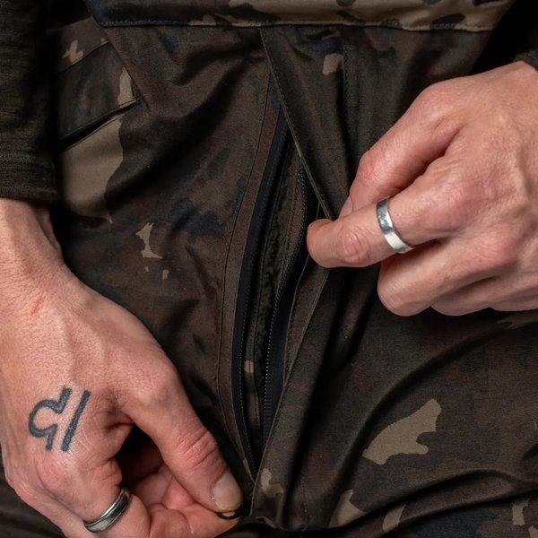 Carica immagine in Galleria Viewer, Kevin Nash Zt Helluva Waterproof Bib And Brace Camo
