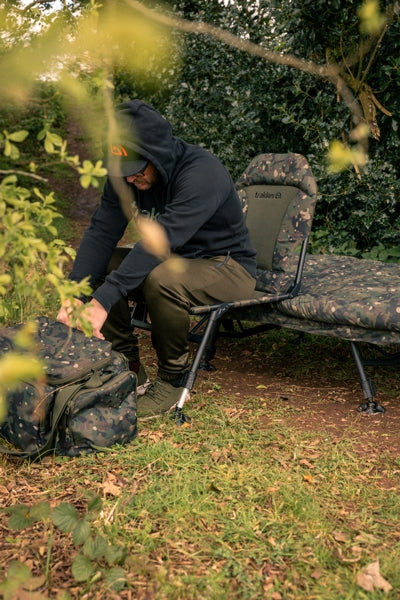 Carica immagine in Galleria Viewer, Trakker Rlx Camo Nano Chair
