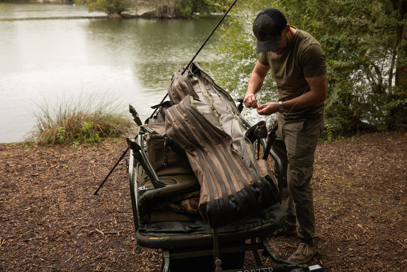 Laden Sie das Bild in Galerie -Viewer, Korda Compac 5 Rod Divide Holdall
