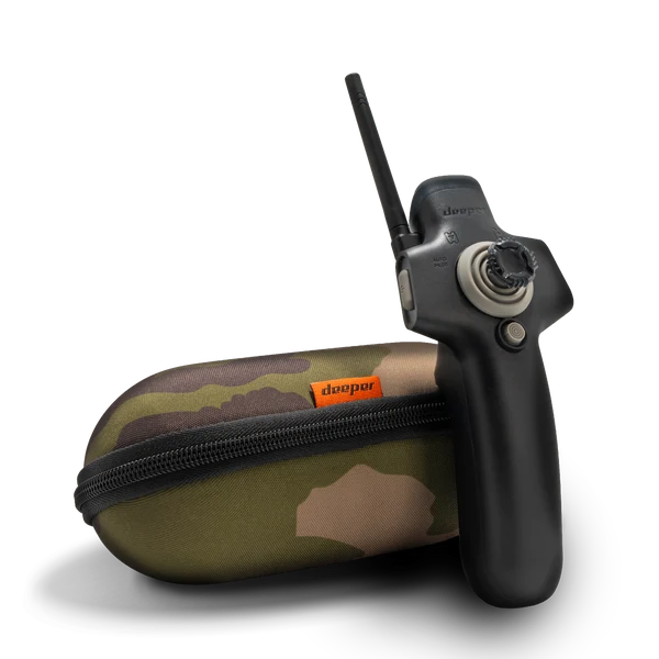 Laden Sie das Bild in Galerie -Viewer, Deeper Spark Controller with Case - Telecomando per Barca Pasturatore
