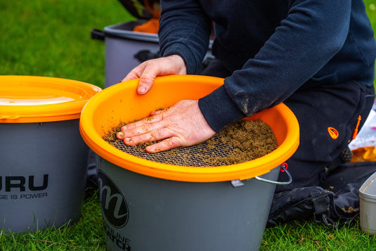 Guru Bucket 18 ltr Grey - Secchio per Pastura