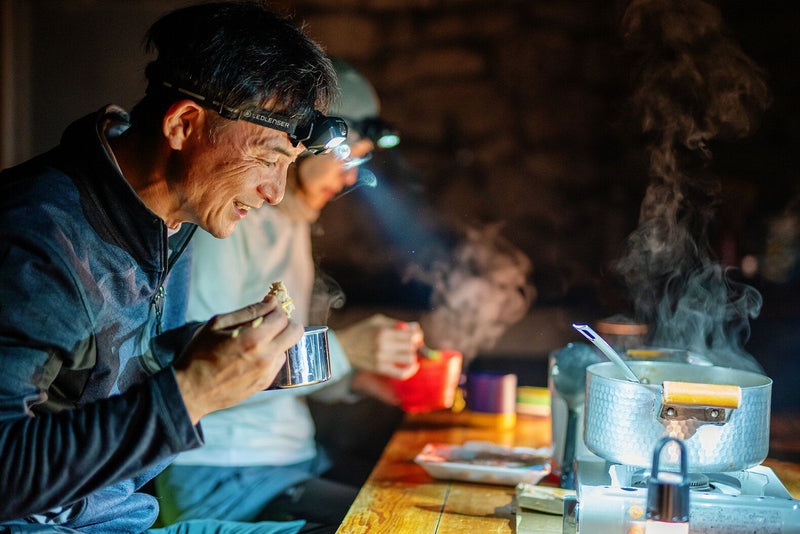 Laden Sie das Bild in Galerie -Viewer, Led Lenser Lampada frontale HF6R Core
