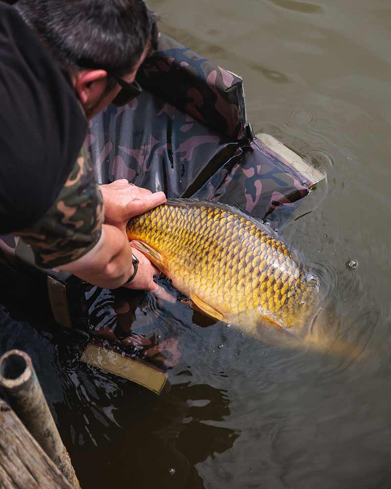 Laden Sie das Bild in Galerie -Viewer, Fox Camolite Welded Flat Mat With Sides
