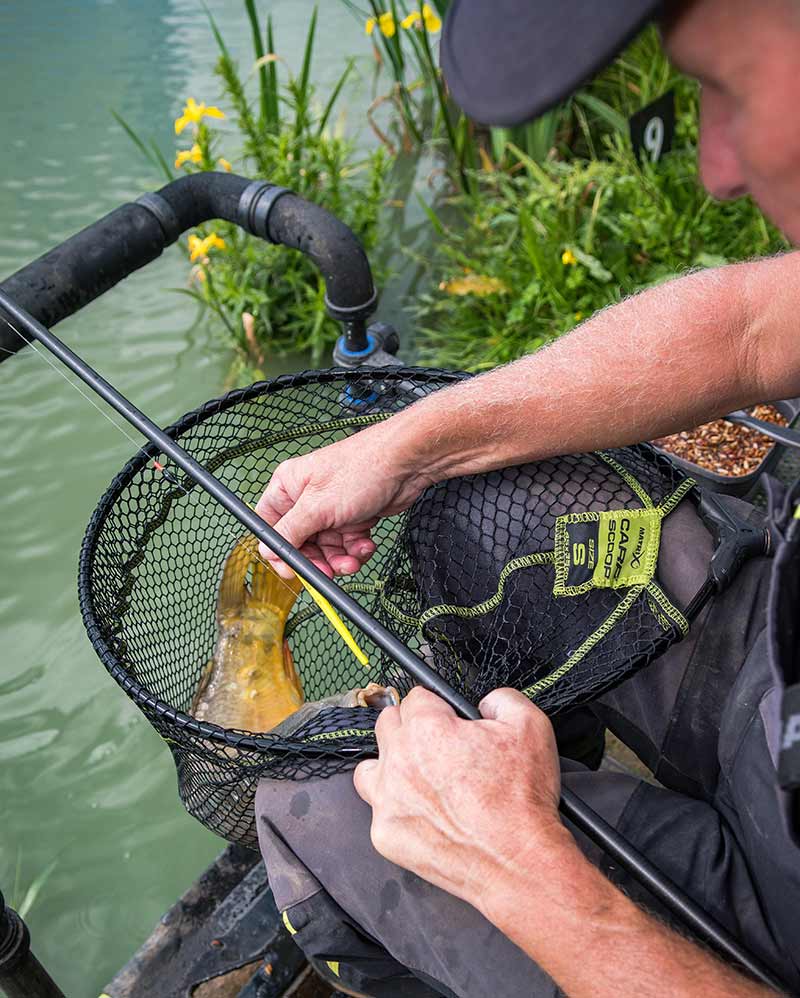 Laden Sie das Bild in Galerie -Viewer, Matrix Carp Scoop Landing Net - Testa per Guadino Carpfishing
