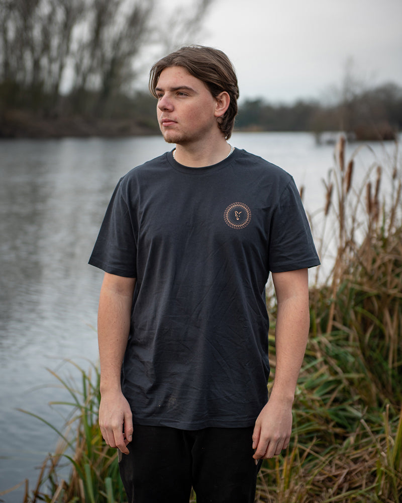 Carica immagine in Galleria Viewer, Fox Circle T - T-shirt Logo Circolare Carpfishing
