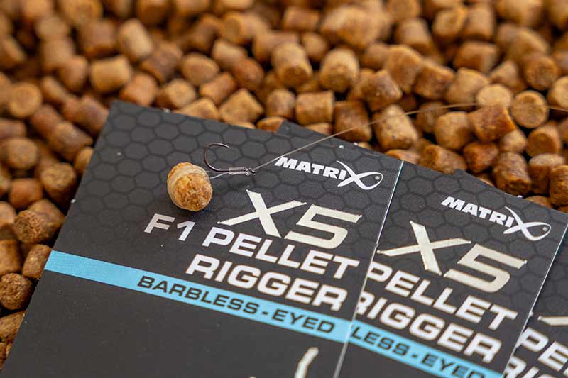 Load image into Gallery viewer, Matrix X5 - F1 Pellet Rigger Hooks Barbless Eyed
