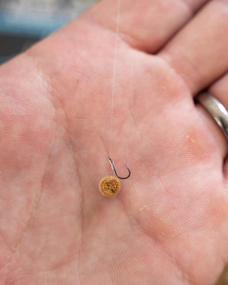 Load image into Gallery viewer, Matrix X5 - F1 Pellet Rigger Hooks Barbless Eyed
