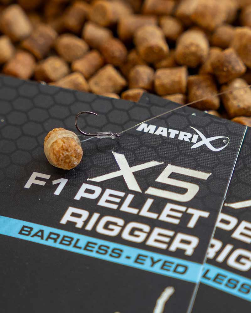 Load image into Gallery viewer, Matrix X5 - F1 Pellet Rigger Hooks Barbless Eyed
