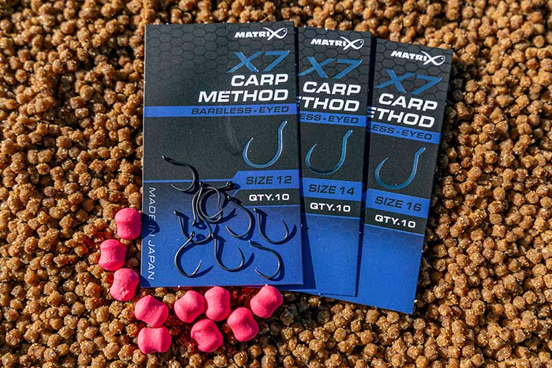 Load image into Gallery viewer, Matrix X7 - Carp Method Hooks Barbless Eyed
